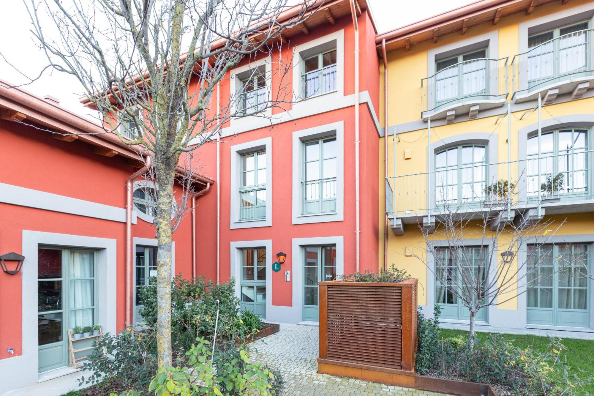 Modern Apartment In Milan With Balcony Exterior photo